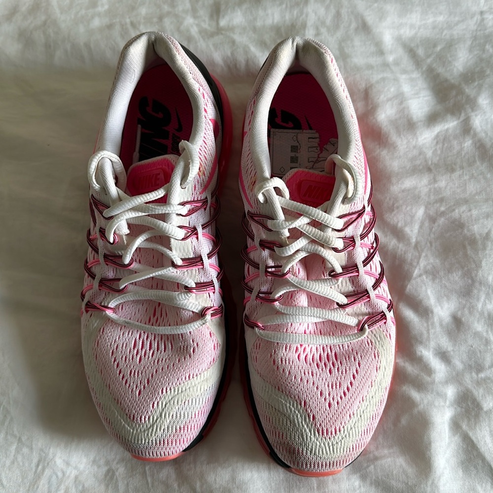 Like new - Nike air max running shoes